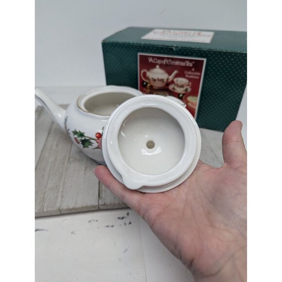 Vintage A Cup of Christmas Tea Full Size Teapot Waldman House Press in Box - Picture 3 of 9